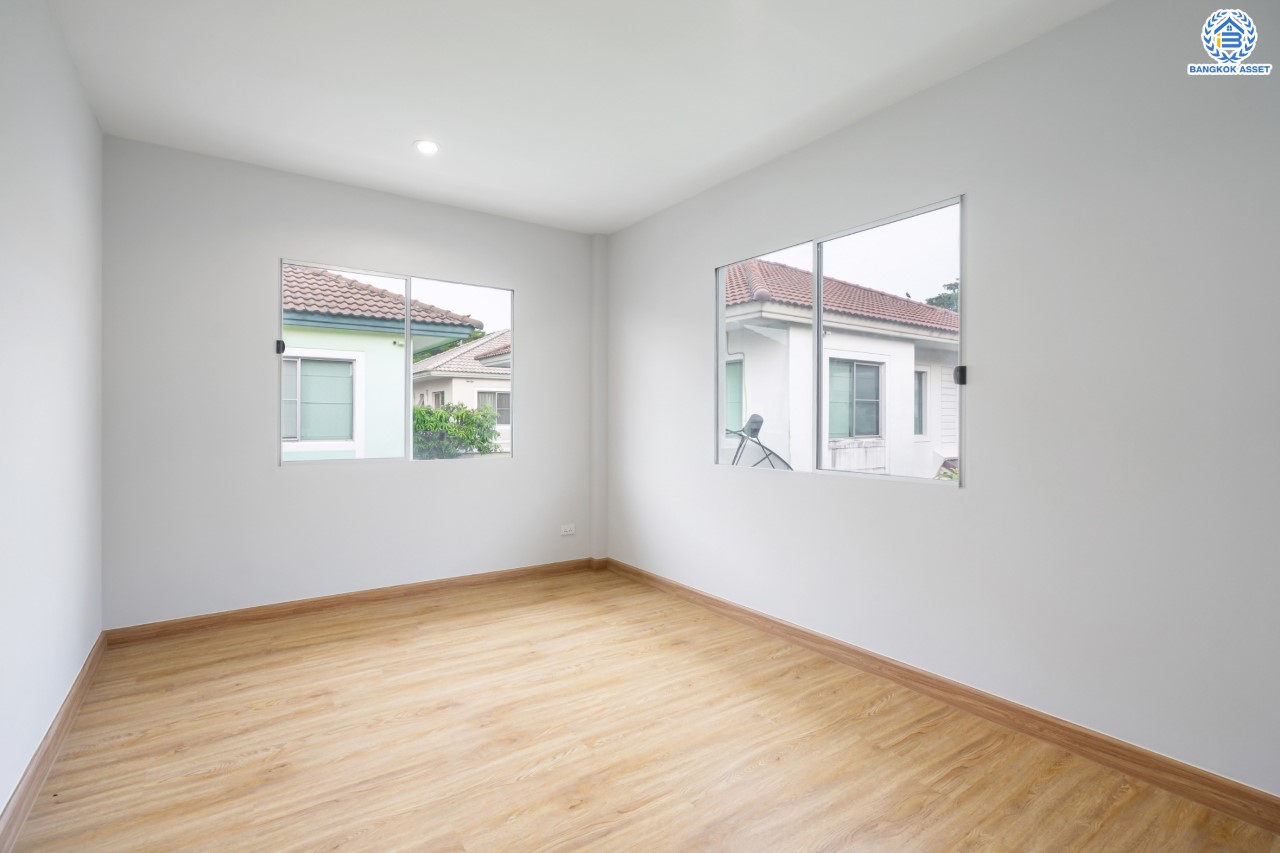 บ้านมือสองตกแต่งใหม่ แบรนด์ L&H ม.พฤกษ์ลดา ติวานนท์-ราชพฤกษ์ เนื้อที่ 52.6 ตร.ว. ฟังก์ชัน 3 ห้องนอน 2 ห้องน้ำ จอดรถได้ 2 คัน บนทำเลติดใหญ่ ถนน 345 ต่อเนื่อง ถ.ราชพฤกษ์ เชื่อมต่อหลายเส้นทาง ใกล้ทางด่วน "ศรีสมาน"